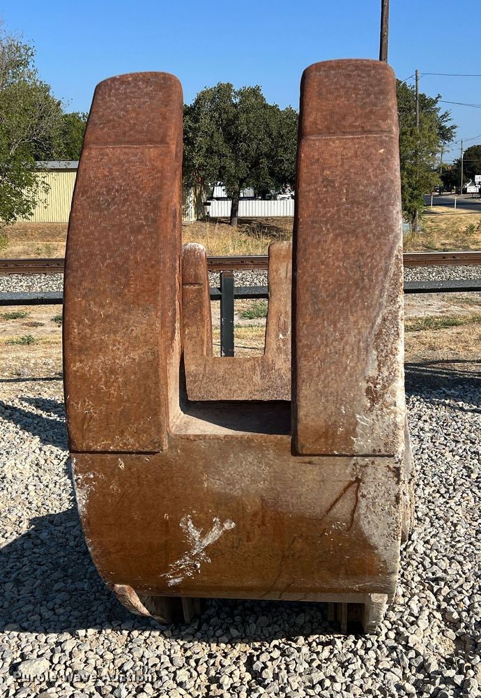 image for item DN3147 52" W excavator grapple