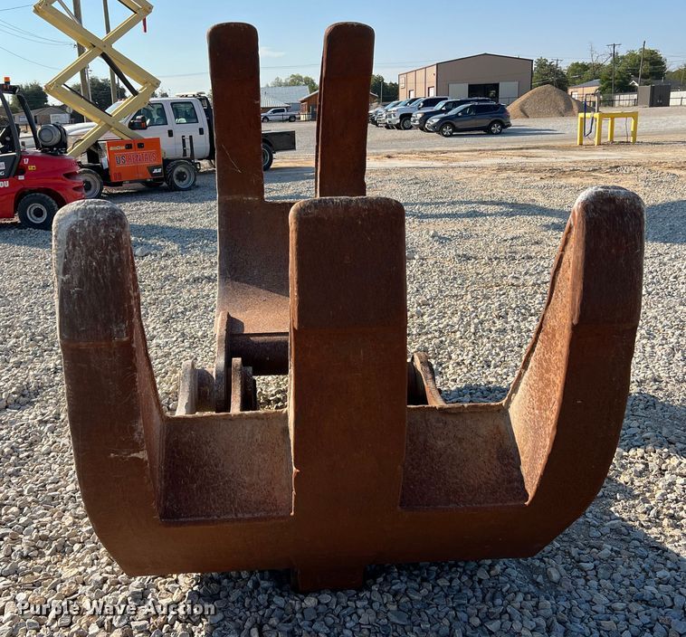 image for item DN3147 52" W excavator grapple