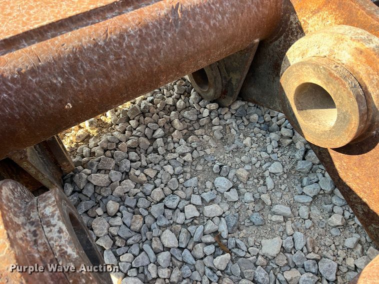 image for item DN3147 52" W excavator grapple