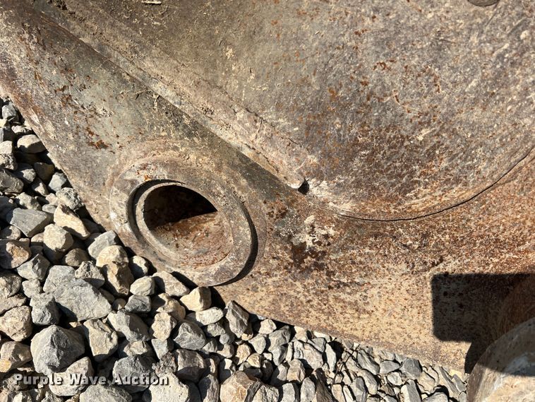 image for item DN3147 52" W excavator grapple