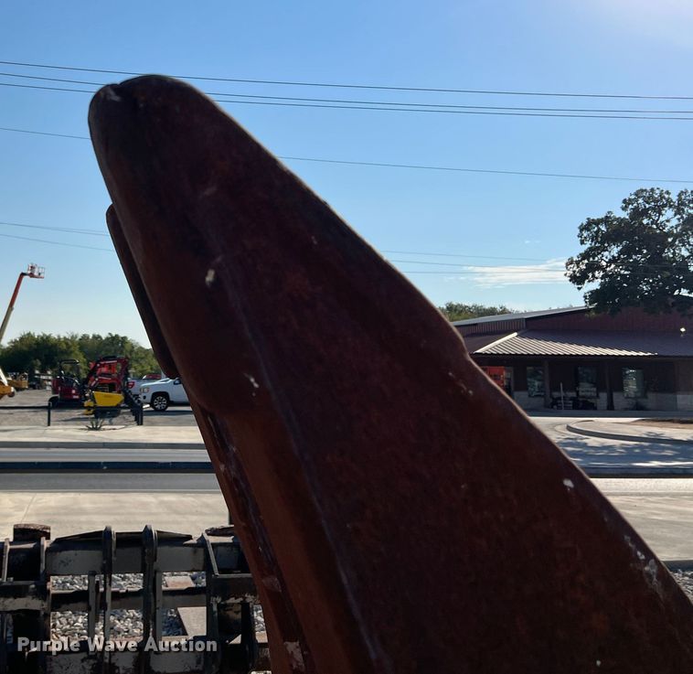 image for item DN3147 52" W excavator grapple