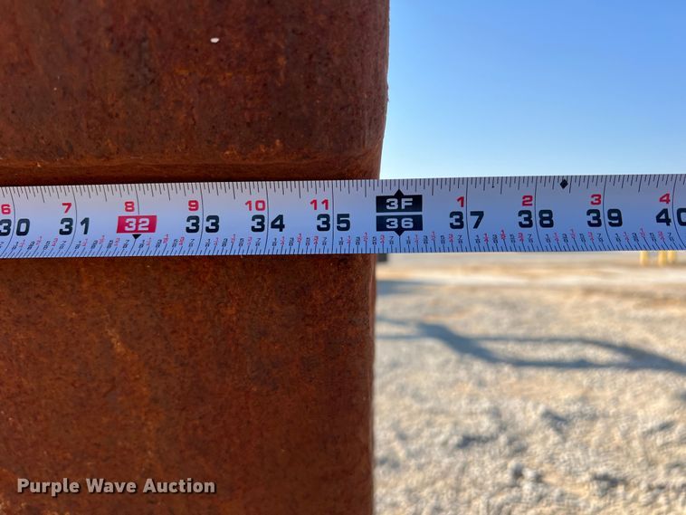 image for item DN3147 52" W excavator grapple