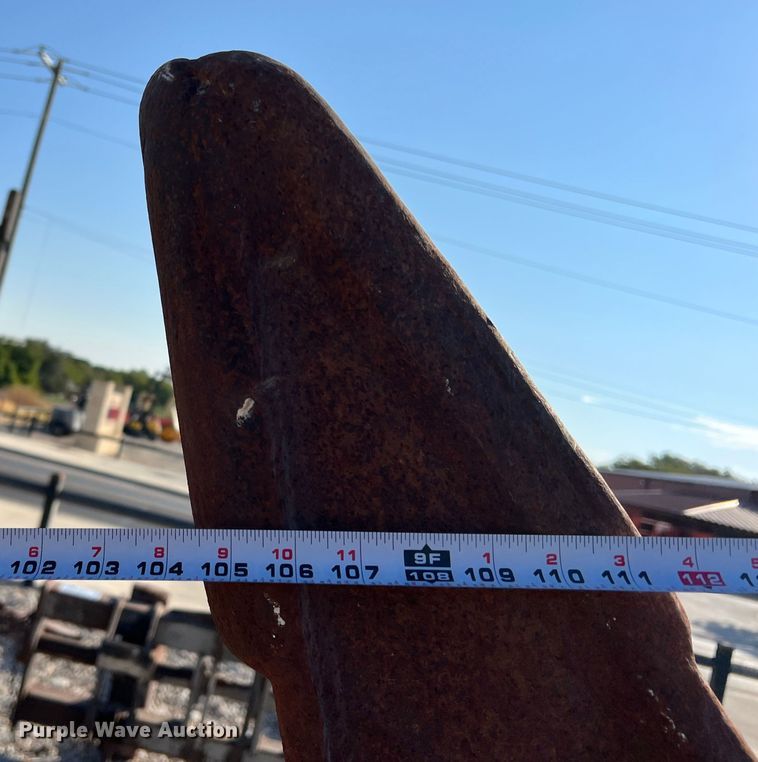 image for item DN3147 52" W excavator grapple