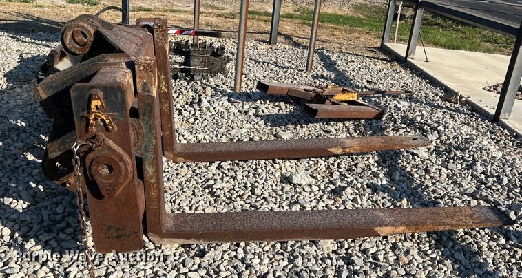 image for item DN3148 6' L forks