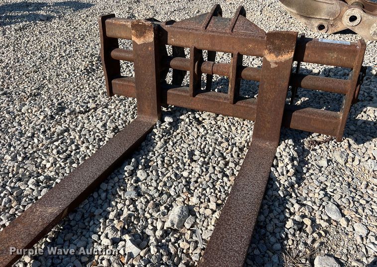 image for item DN3148 6' L forks