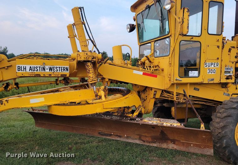 image for item DN4104 1969 BLH Austin-Western Super 300  rigid frame motor grader