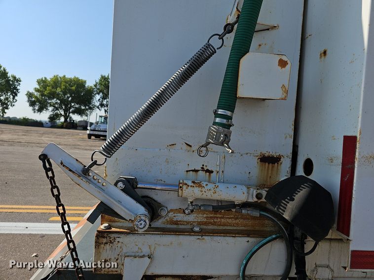 image for item DN8598 1998 Freightliner FL70 Broom Bear  street sweeper truck