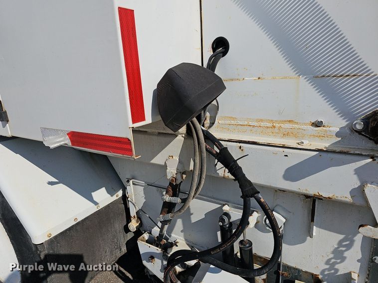 image for item DN8598 1998 Freightliner FL70 Broom Bear  street sweeper truck