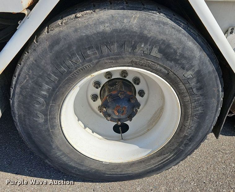 image for item DN8598 1998 Freightliner FL70 Broom Bear  street sweeper truck