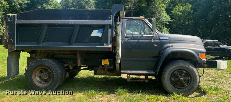image for item DO2188 1997 Ford F800  dump truck