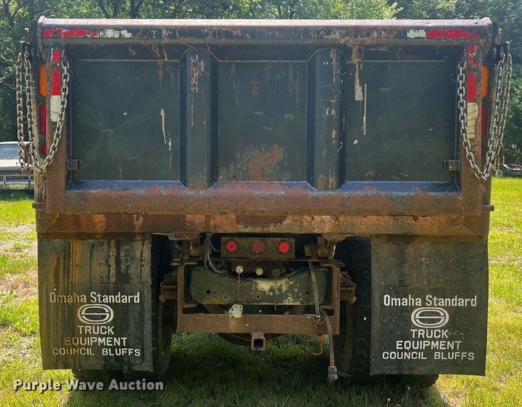 image for item DO2188 1997 Ford F800  dump truck