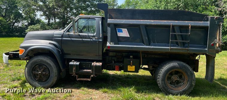 image for item DO2188 1997 Ford F800  dump truck