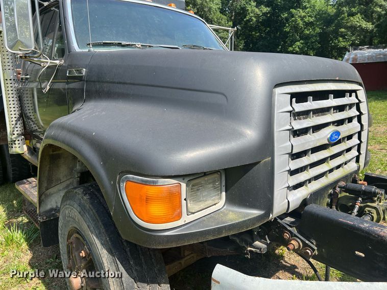 image for item DO2188 1997 Ford F800  dump truck