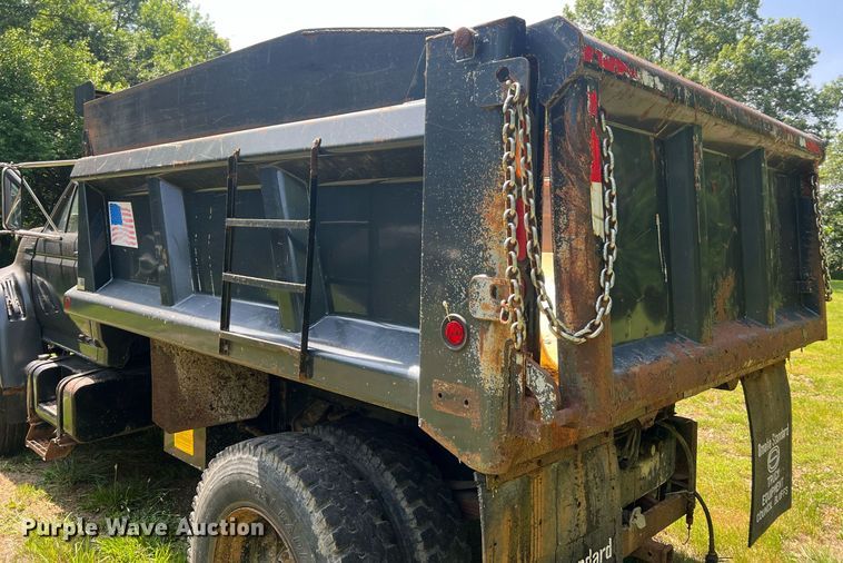 image for item DO2188 1997 Ford F800  dump truck