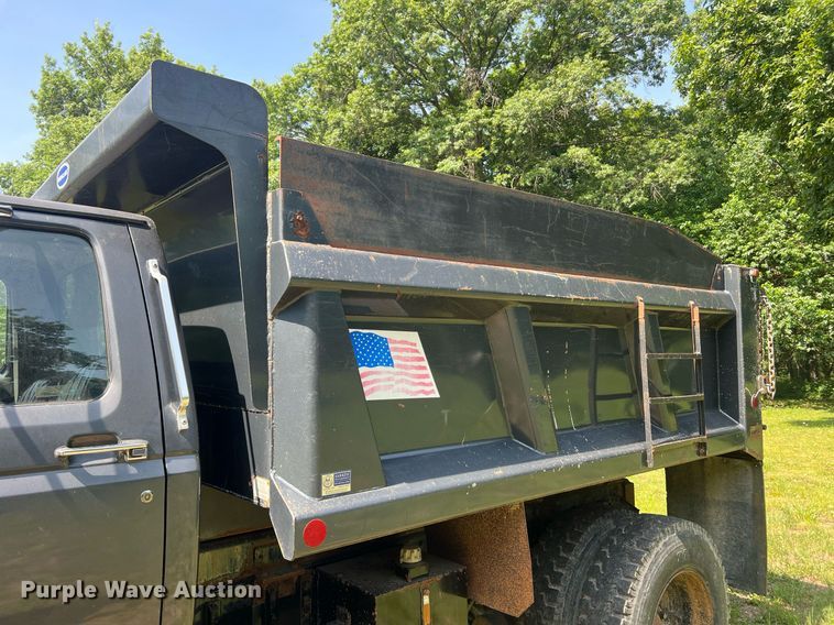image for item DO2188 1997 Ford F800  dump truck