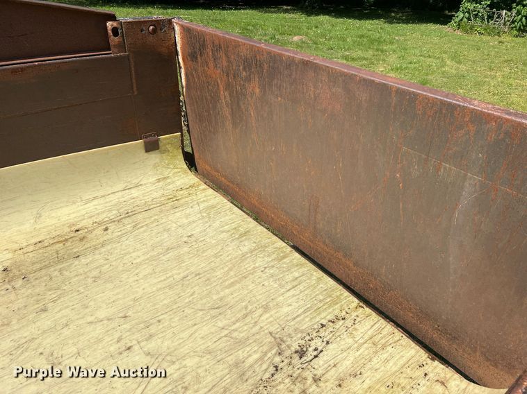 image for item DO2188 1997 Ford F800  dump truck