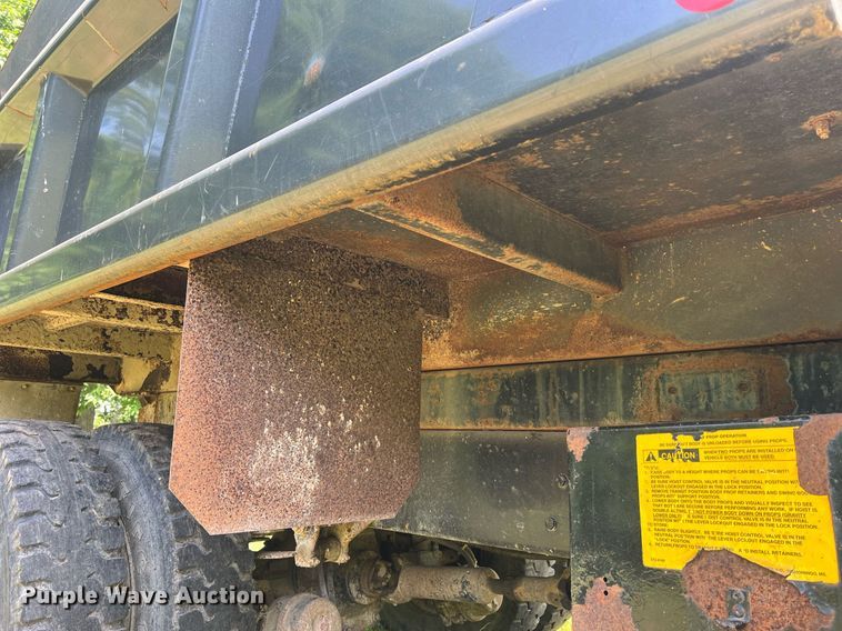 image for item DO2188 1997 Ford F800  dump truck