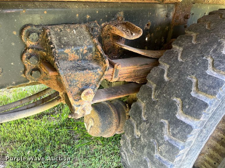 image for item DO2188 1997 Ford F800  dump truck