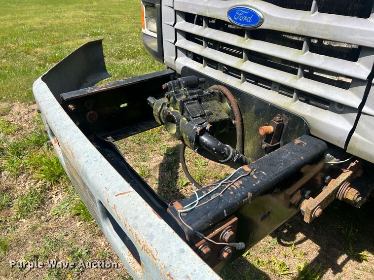 image for item DO2188 1997 Ford F800  dump truck