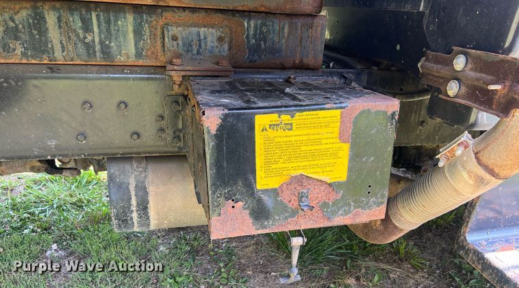 image for item DO2188 1997 Ford F800  dump truck