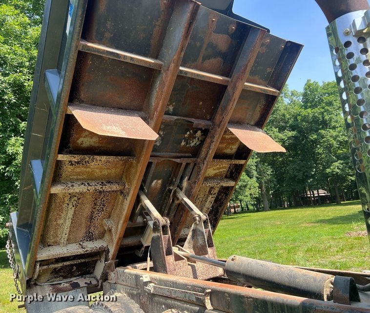 image for item DO2188 1997 Ford F800  dump truck