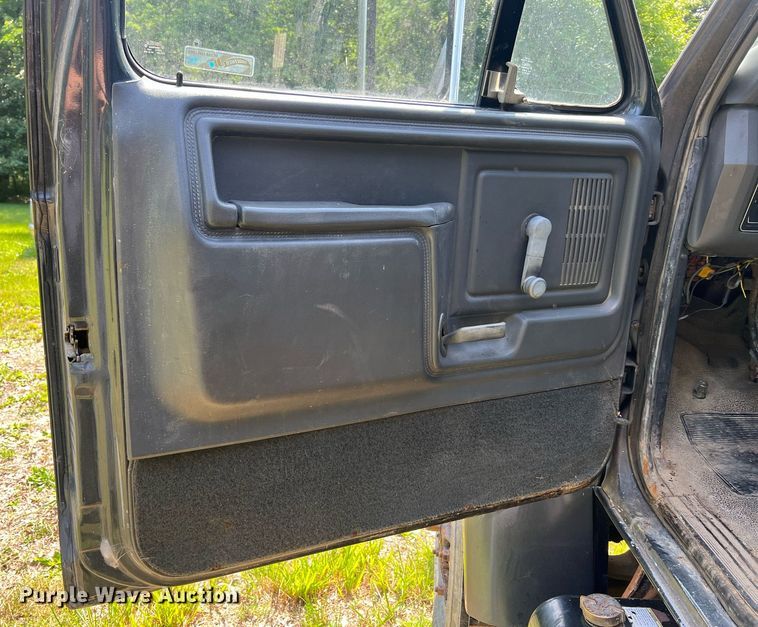 image for item DO2188 1997 Ford F800  dump truck