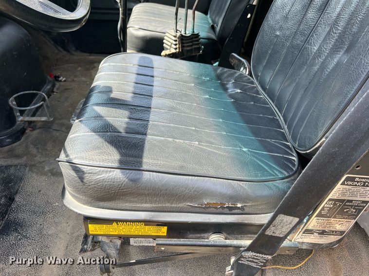 image for item DO2188 1997 Ford F800  dump truck