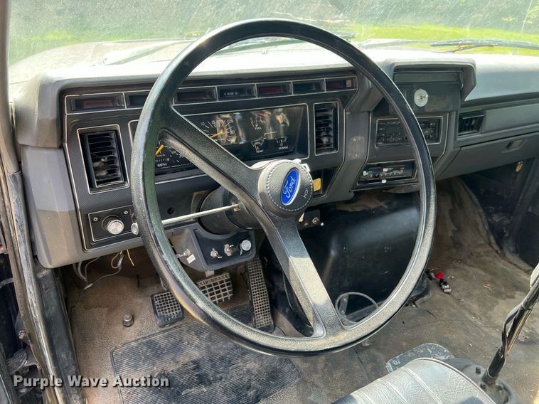 image for item DO2188 1997 Ford F800  dump truck