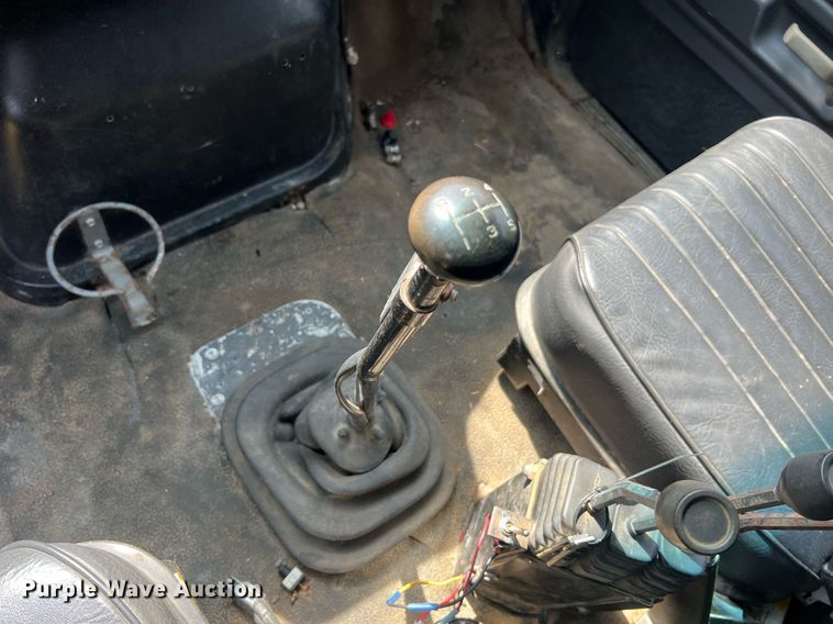 image for item DO2188 1997 Ford F800  dump truck