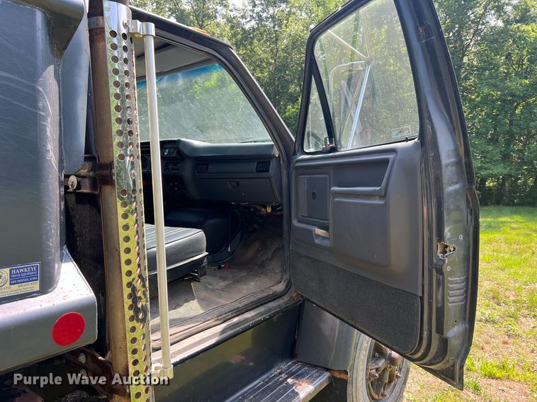 image for item DO2188 1997 Ford F800  dump truck