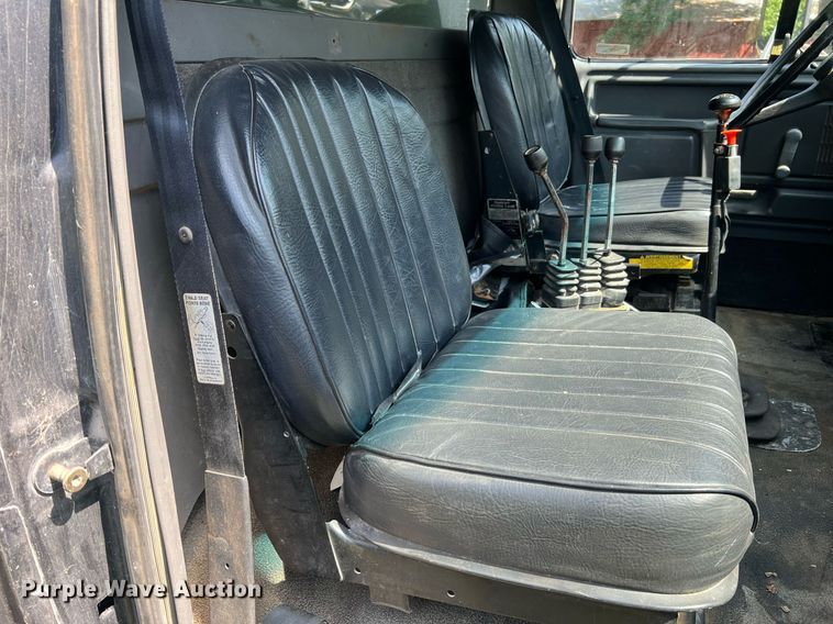 image for item DO2188 1997 Ford F800  dump truck