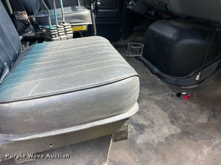 image for item DO2188 1997 Ford F800  dump truck