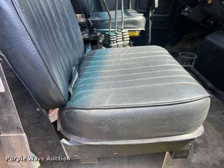 image for item DO2188 1997 Ford F800  dump truck