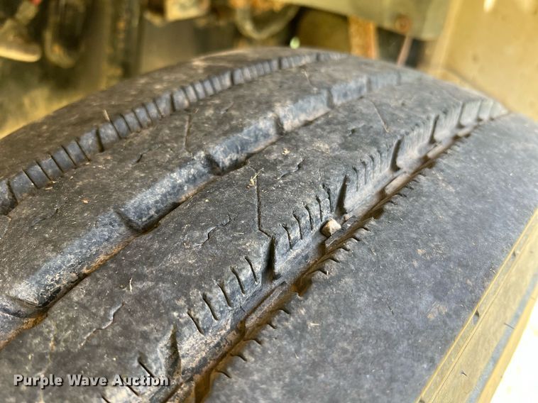 image for item DO2188 1997 Ford F800  dump truck