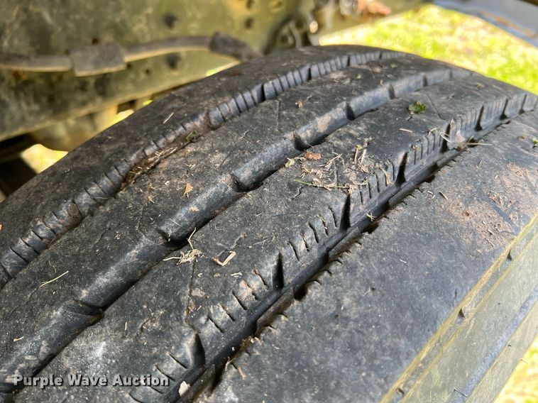 image for item DO2188 1997 Ford F800  dump truck