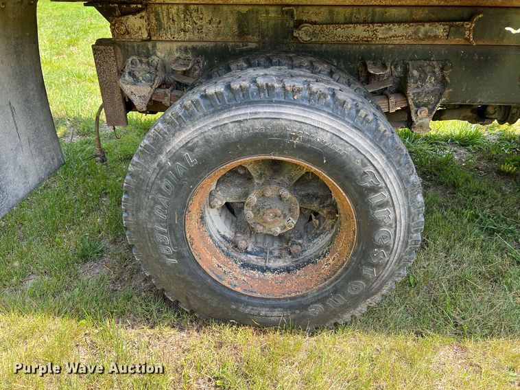 image for item DO2188 1997 Ford F800  dump truck