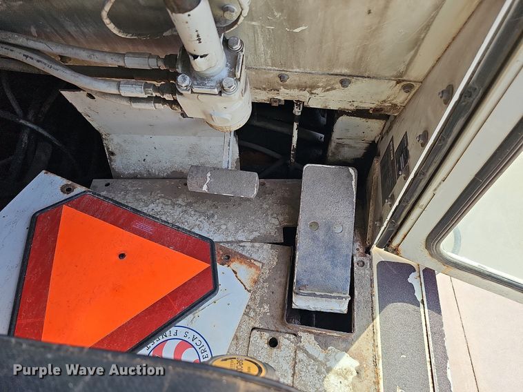 image for item DO2745 1996 Elgin Pelican Series P  street sweeper