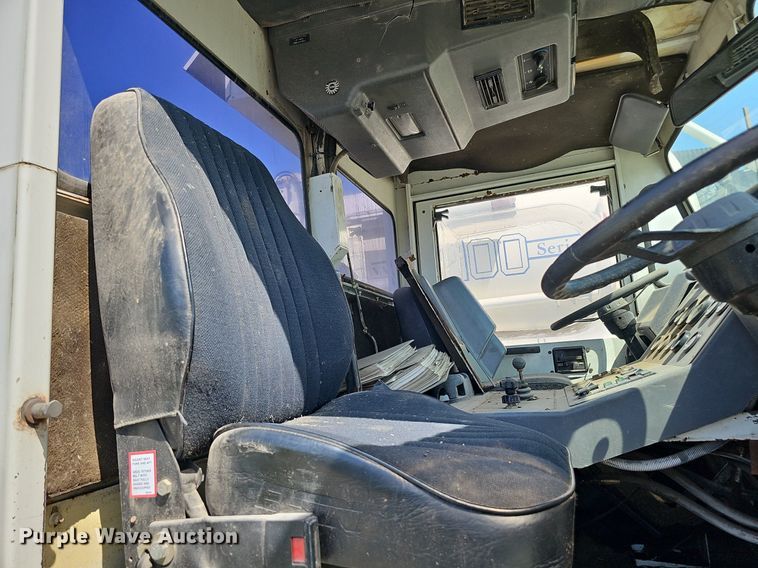 image for item DO2745 1996 Elgin Pelican Series P  street sweeper