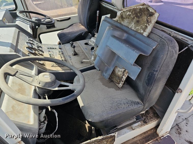 image for item DO2745 1996 Elgin Pelican Series P  street sweeper