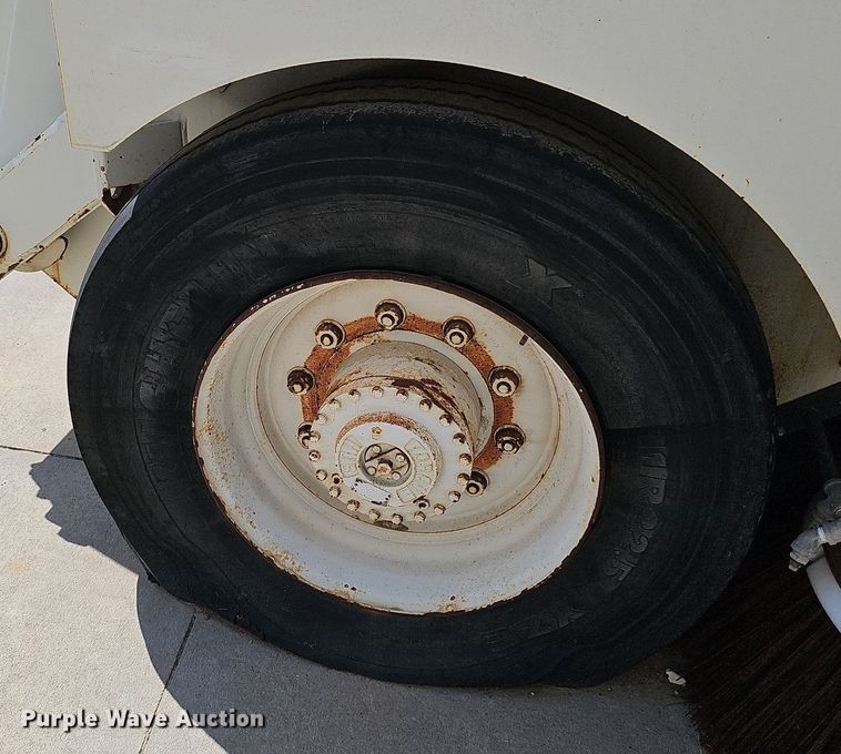 image for item DO2745 1996 Elgin Pelican Series P  street sweeper