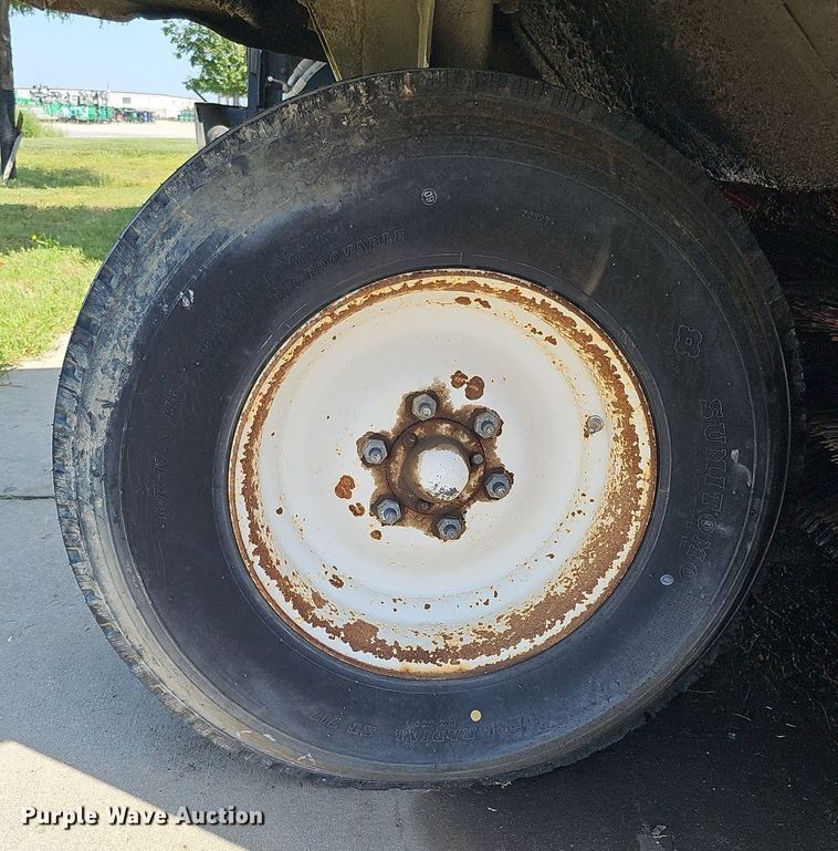 image for item DO2745 1996 Elgin Pelican Series P  street sweeper