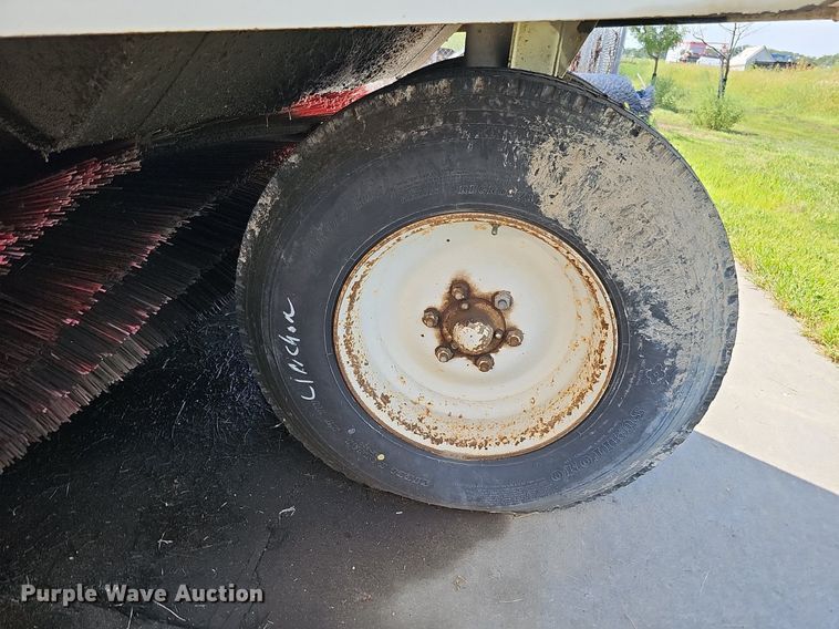 image for item DO2745 1996 Elgin Pelican Series P  street sweeper