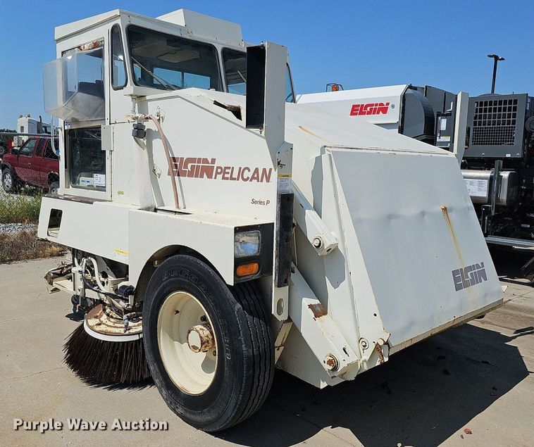image for item DO2747 1992 Elgin Pelican Series P  street sweeper