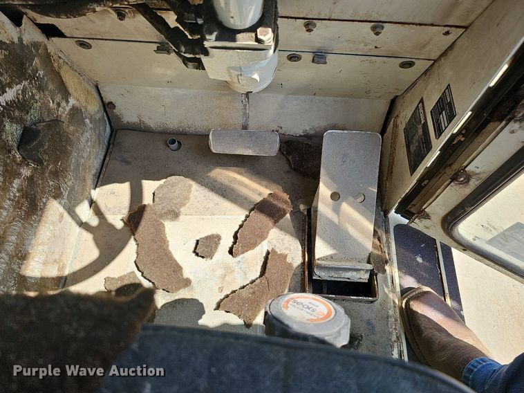 image for item DO2747 1992 Elgin Pelican Series P  street sweeper