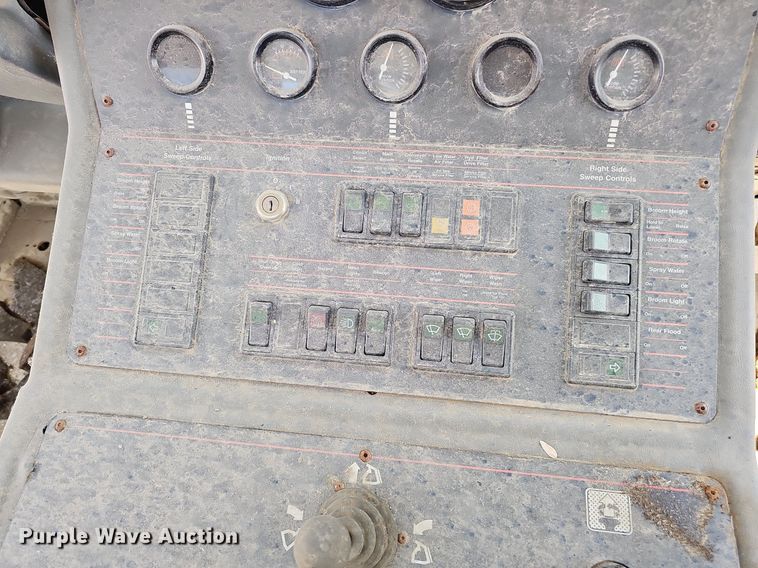 image for item DO2747 1992 Elgin Pelican Series P  street sweeper