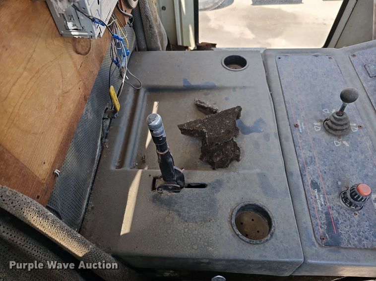 image for item DO2747 1992 Elgin Pelican Series P  street sweeper