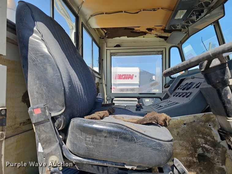 image for item DO2747 1992 Elgin Pelican Series P  street sweeper