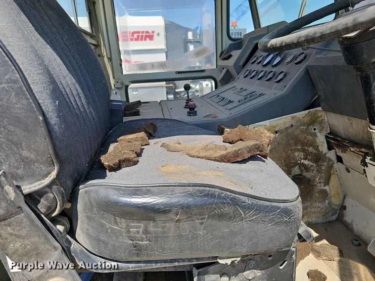 image for item DO2747 1992 Elgin Pelican Series P  street sweeper