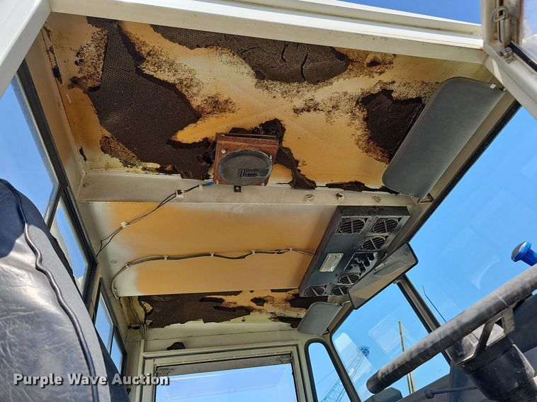 image for item DO2747 1992 Elgin Pelican Series P  street sweeper