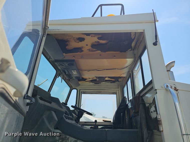 image for item DO2747 1992 Elgin Pelican Series P  street sweeper